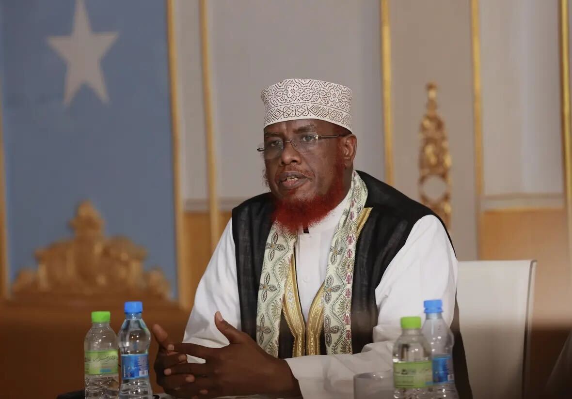 i_ilwaad's tweet photo. Wasiirka warfaafinta dowlad goboleedka Puntland, Maxamuud Caydiid Dirir oo mar kale hadal siiyay warbaahinta ayaa ka hadlay dood ka dhalatay weerar afka ah oo uu dhowaan ku qaaday Sheekh Umal iyo Sheekh Cali Wajiis. https://t.co/ZVuNq13l9v
