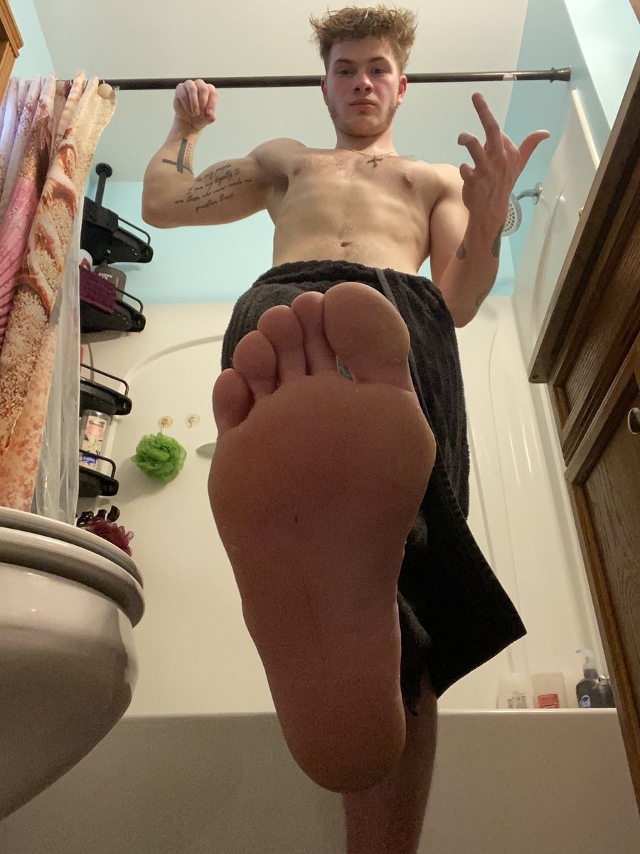 MasterMike4772's tweet photo. These perfect soles need to be worshipped now by you slaves. Get in the dms to see even more of this alpha body😉
#customs #pigs #drains #findom https://t.co/JjvsCaG3t9
