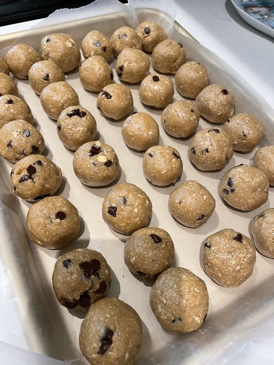 Peanut Butter Cookie Dough Bites made for the week ahead. #HealthySnacking 🤗