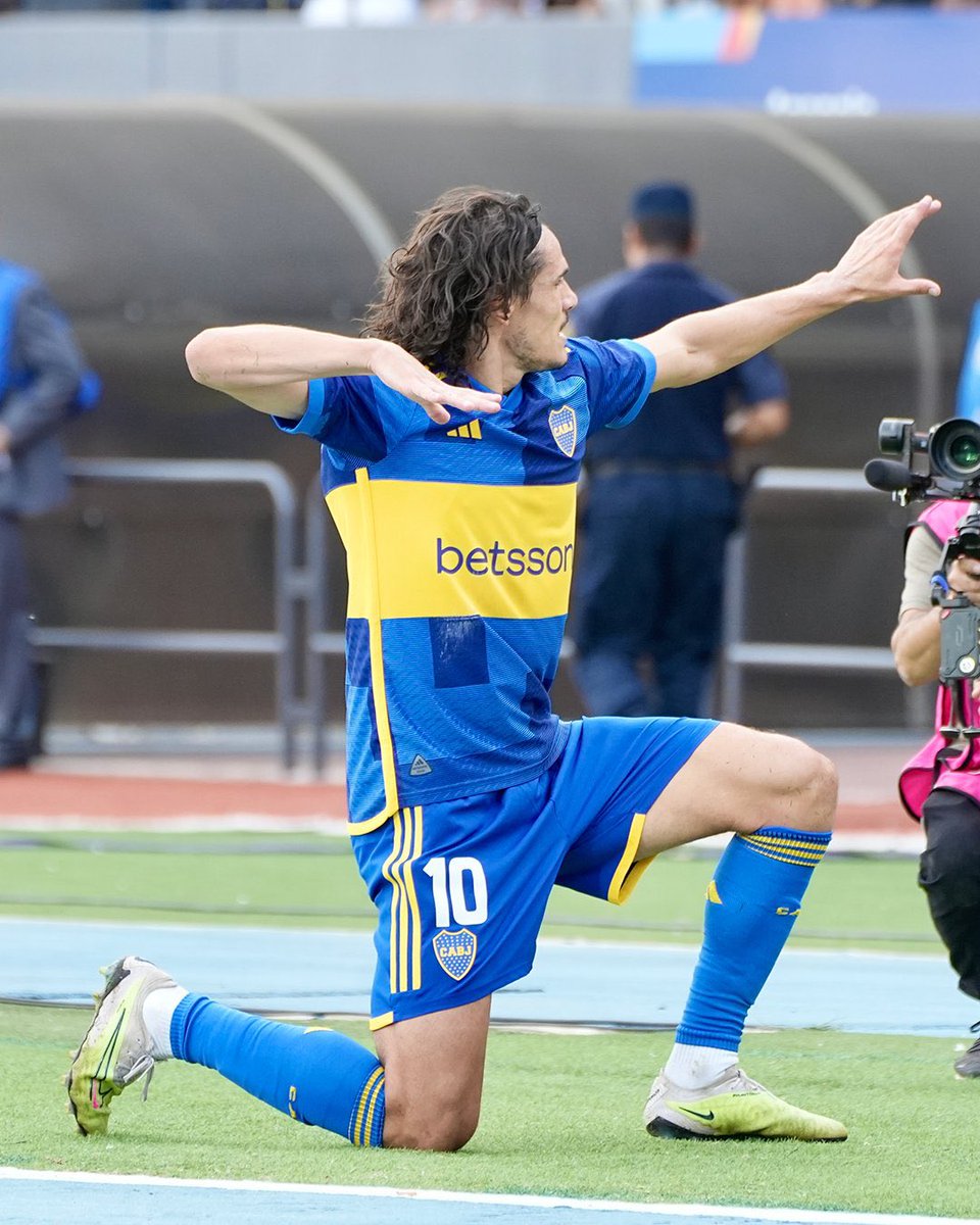renzojota's tweet photo. A los flechazos como un indio.
A los tiros como en el barrio. 
Siempre Boca. https://t.co/3EJAUNX0xn