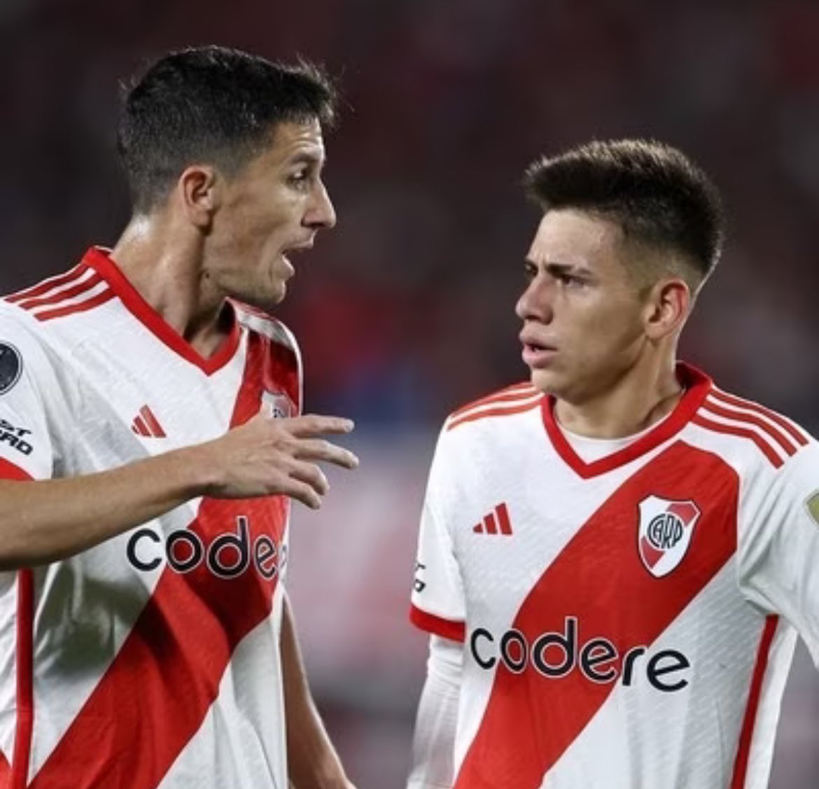 ⚽️ Me pregunto: ¿Es casualidad que los goles de #Boca, que definen el partido, vengan siempre después de las salidas de Nacho Fernández y Echeverri? 🤔

Pasó en el Monumental y pasó ahora en Córdoba. El Diablito estaba tocado pero Nacho 🧠 estaba para jugar hasta los 25/30’.
