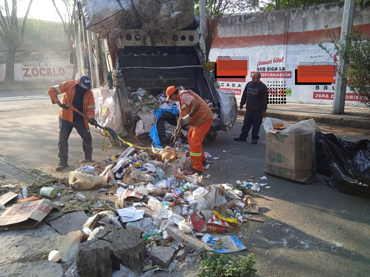 AzcapotzalcoMx's tweet photo. Se les invita a todos los vecinos a no tirar basura en calles, banquetas, parques y en cualquier sitio público.⁹
Quién sea sorprendido en tal acción será consignado a las autoridades correspondientes y serán acreedores a multas y sanciones.
Los tiraderos clandestinos generan la proliferación de fauna nociva contaminación del suelo, del agua y son un foco transmisor de enfermedades que nos  perjudica a todos.
Se llevó a cabo la recolección del tiradero clandestino en calle Polo Norte esquina Ferrocarril en la  colonia Ángel Zimbrón.

#NoAlosTiraderosclandestinos