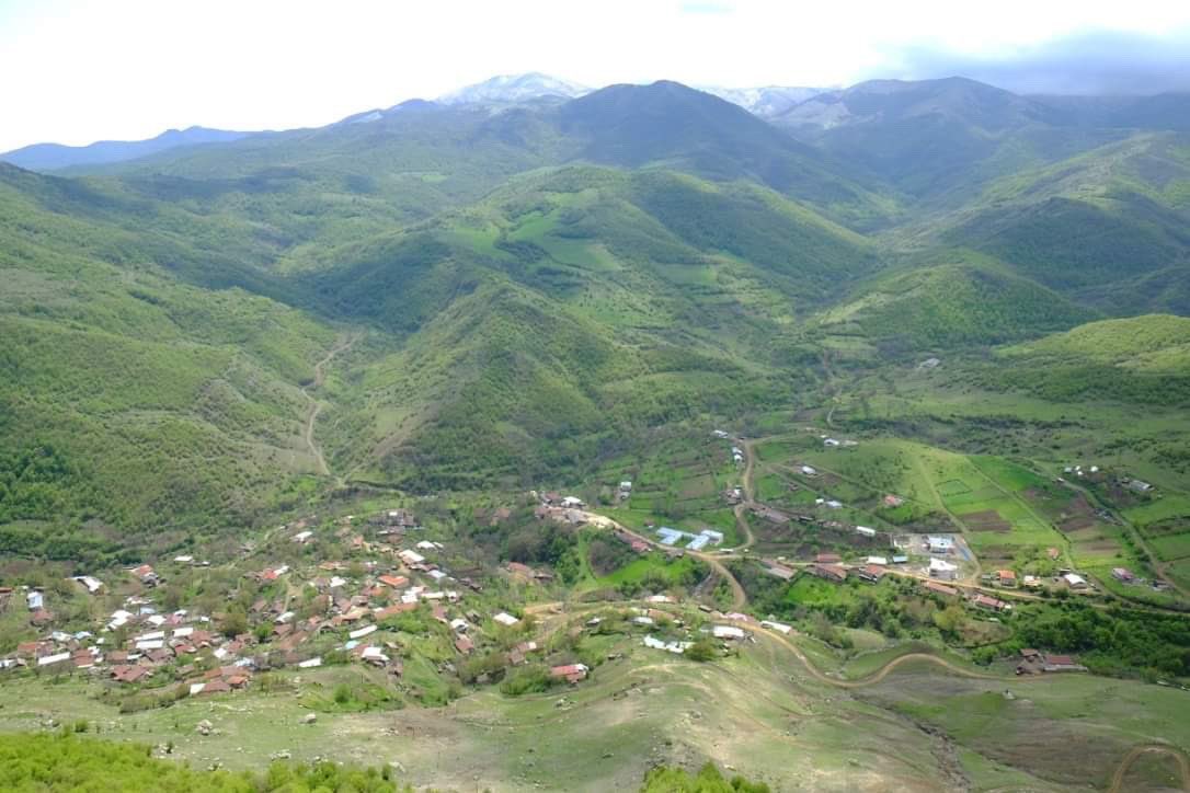 Captured this stunning shot of Karin Tak from Shoushi mountains back in 2018. This historic village stands as testament to centuries of Armenian heritage in the region. Now, like so much of Armenian culture, it is being destroyed by Azeris. #Artsakh/NKarabakh #NK