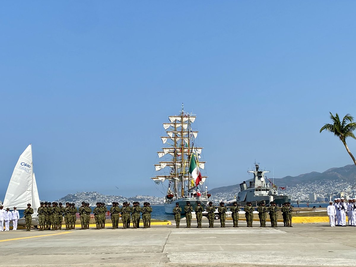 Desde el #PuertoDeAcapulco, conmemoramos el Aniversario de la Gesta Heroica del #PuertoDeVeracruz, un hecho histórico que refleja el heroísmo y patriotismo de nuestros #MarinosMexicanos frente a tropas extranjeras. ¡Nadie ni nada por encima de nuestra Soberanía! ⚓️🇲🇽