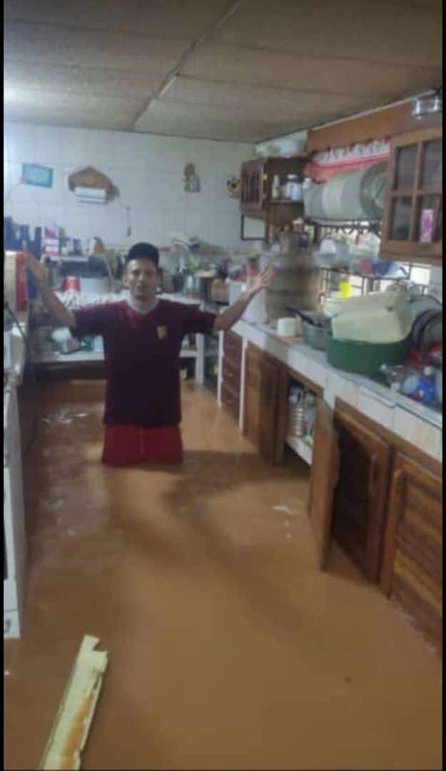 INUNDADOS Municipio Mauroa del estado #Falcon, en los límites con el #Zulia, inundado por las fuertes lluvias. Ya les muestro videos editados, pendientes de mi @YouTube y demás redes. #Venezuela #Lluvias #inundaciones