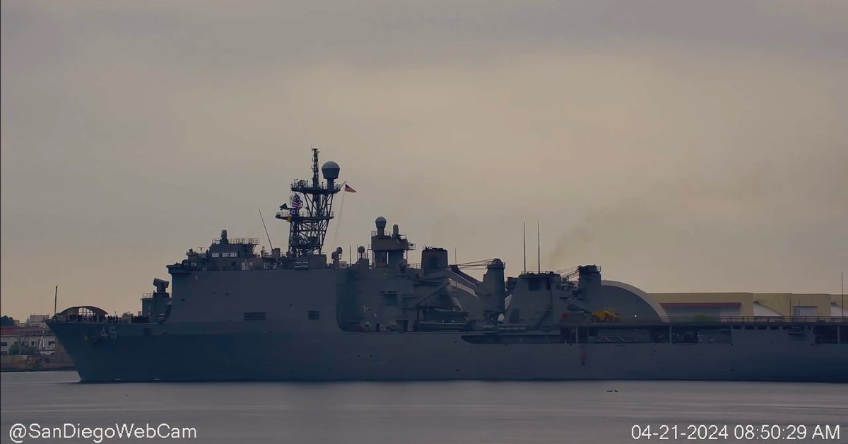 WarshipCam's tweet photo. USS Comstock (LSD 45) Whidbey Island-class dock landing ship coming into San Diego - April 21, 2024 #usscomstock #lsd45
SRC: webcam https://t.co/35gftlt6EY