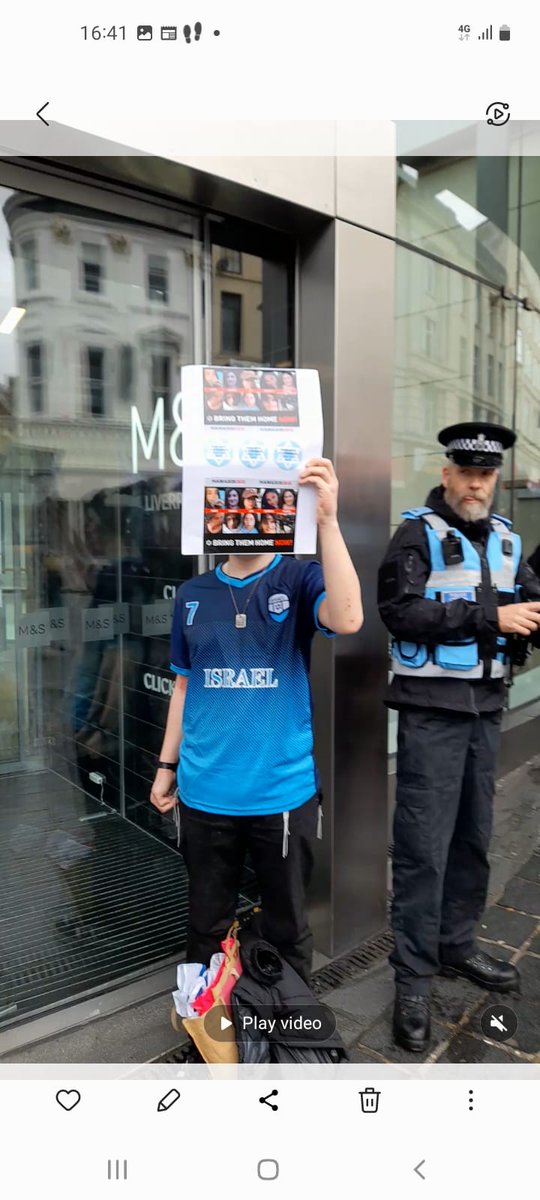 Dear @metpoliceuk this is what you do if you are concerned for the safety of a lone Jew at a pro-palestinian march. You protect them. Well done @MerseyPolice for guarding this brave teen.