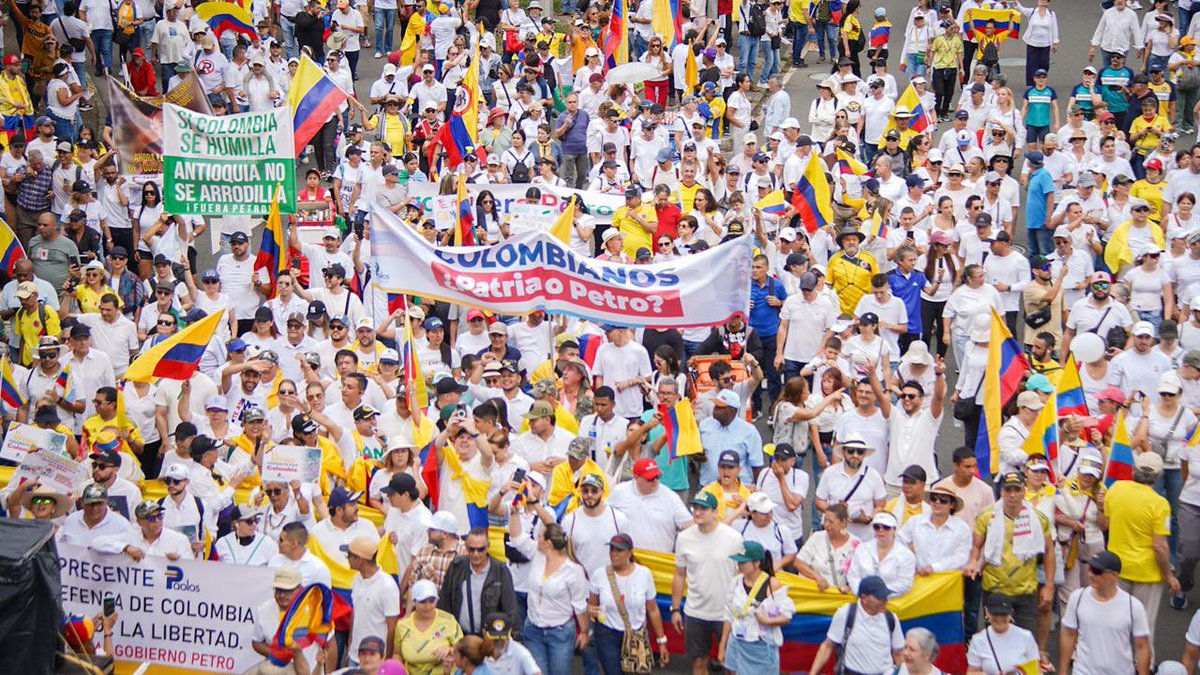 Dijeron pueblo
Dijeron calle
Dijeron constituyente primario
Aquí está y el mensaje es contundente