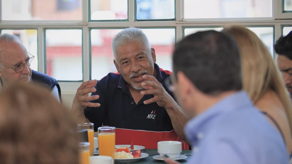 Que padre inicio de #domingo, platicando con amigas y amigos de #Tezoyuca. ¡Buen domingo para tod@s! #AlexFedezCam