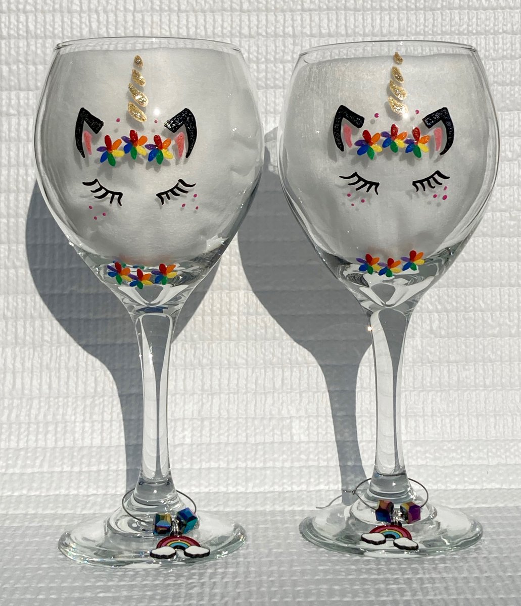 Great gift for a unicorn lover etsy.com/listing/910884… #unicorn #wineglasses #mothersdaygift #SMILEtt23 #etsyshop #CraftBizParty #EtsyHandmade #shopsmall