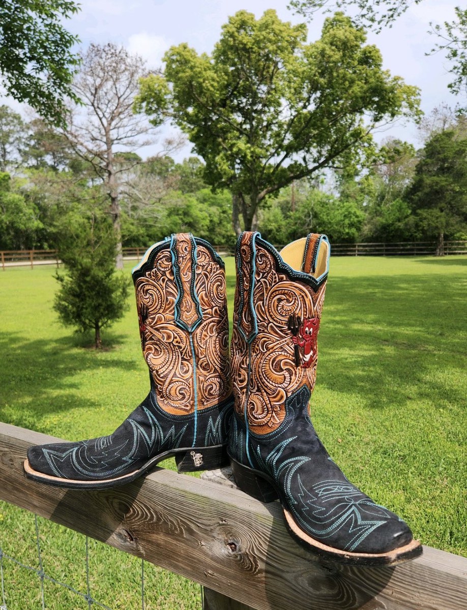 Pig suede with all over stitch with tooled tops #cowboyboots #westernwear #texasasfuck #cowboy #cowgirl #countrymusic #yellowstonetv