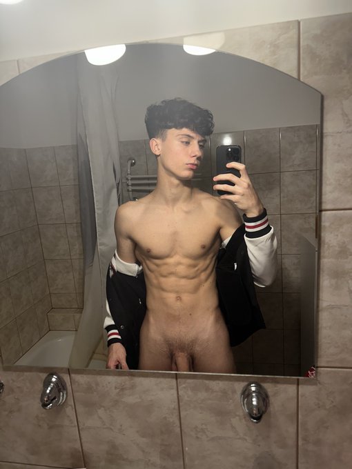 Tell me your favourite part of me https://t.co/PcJ6fw7pjw