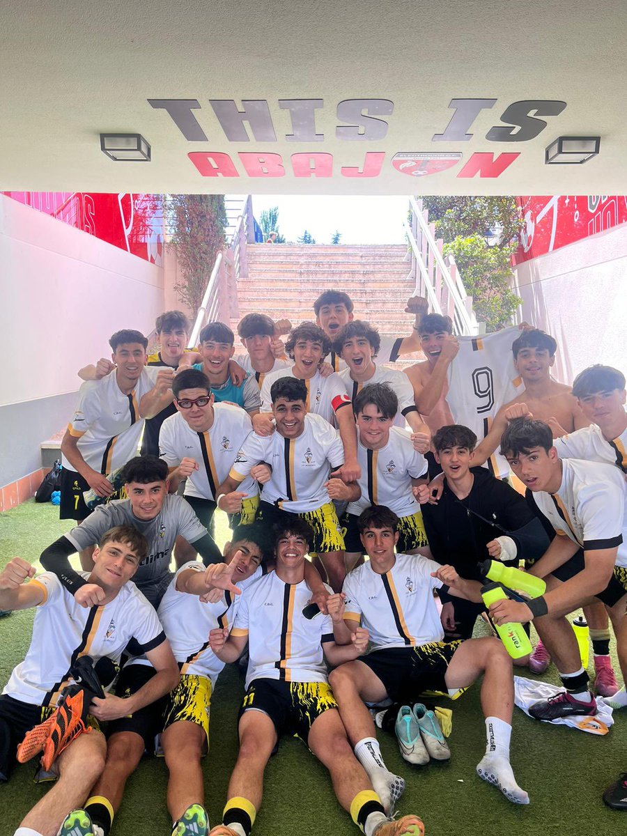 CDGalapagar's tweet photo. ⚽️ CANTERA | RESULTADOS

✅ Victoria del Juvenil A en uno de los mejores partidos de la temporada.

⚽️Arroyo
⚽️Hugo
⚽️Miguel P.
⚽️Bolland

¡ENORMES!

#UnPueblosDosColoresUnaIlusión💛🖤 https://t.co/Q0iDgE8d7D