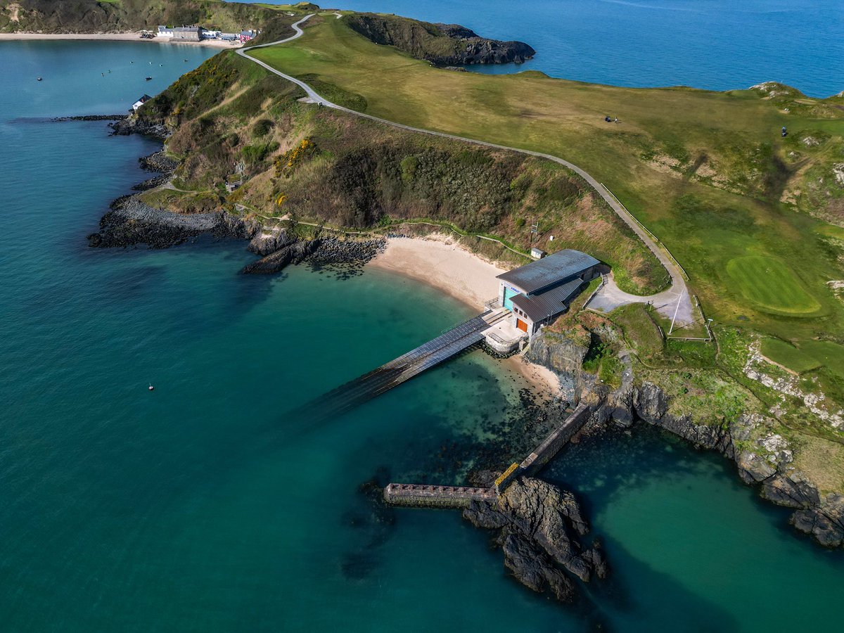 Porthdinllaen RNLI today from above @S4Ctywydd @ThePhotoHour @AP_Magazine @StormHour @ElyPhotographic #drone #dronephotography #loveukweather @metoffice @NWalesSocial @ItsYourWales @RamblersCymru #landscapephotography @tycochinn