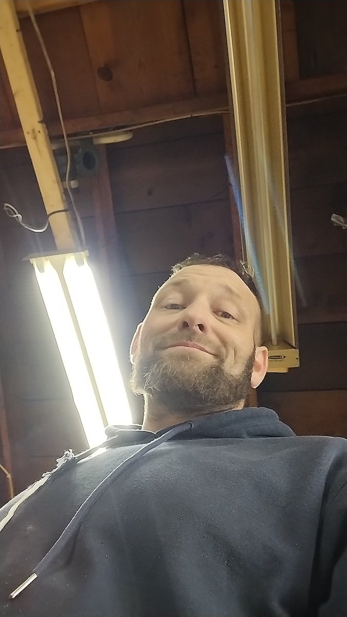 ZackFlinn2's tweet photo. Anyone on here even from OHIO 330/234/216 area need new 420 friends around local ! Not a bum either gots more 🔥 than I could ever smoke by myself ! Any lady's that looking for friend to chill and hangout HMU 🙏💯🔥 https://t.co/xIl9nI2YXe