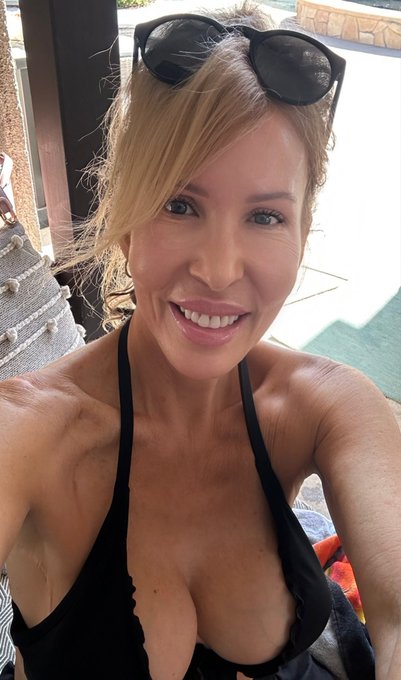It&rsquo;s Sunday Funday! Have a beautiful day! XOXO 💋  #Sunday #SundayFunday #sundayvibes #SpringVibes  #SelfCareSunday<a href="/tag/sundayfunday"class="tags"><span>#sundayfunday</span></a><a href="/tag/sunday"class="tags"><span>#sunday</span></a><a href="/tag/sundayvibes"class="tags"><span>#sundayvibes</span></a><a href="/tag/springvibes"class="tags"><span>#springvibes</span></a>