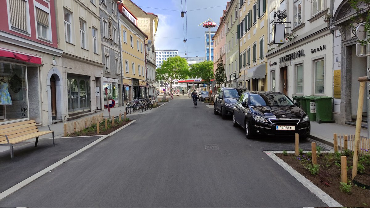 Die 'kleine' Neutorgasse in #Graz wird zur Fahrradstraße umgestaltet. Zusätzlich kommen Bäume und Inseln zum Verweilen mit Bankerln. #GrünWirkt