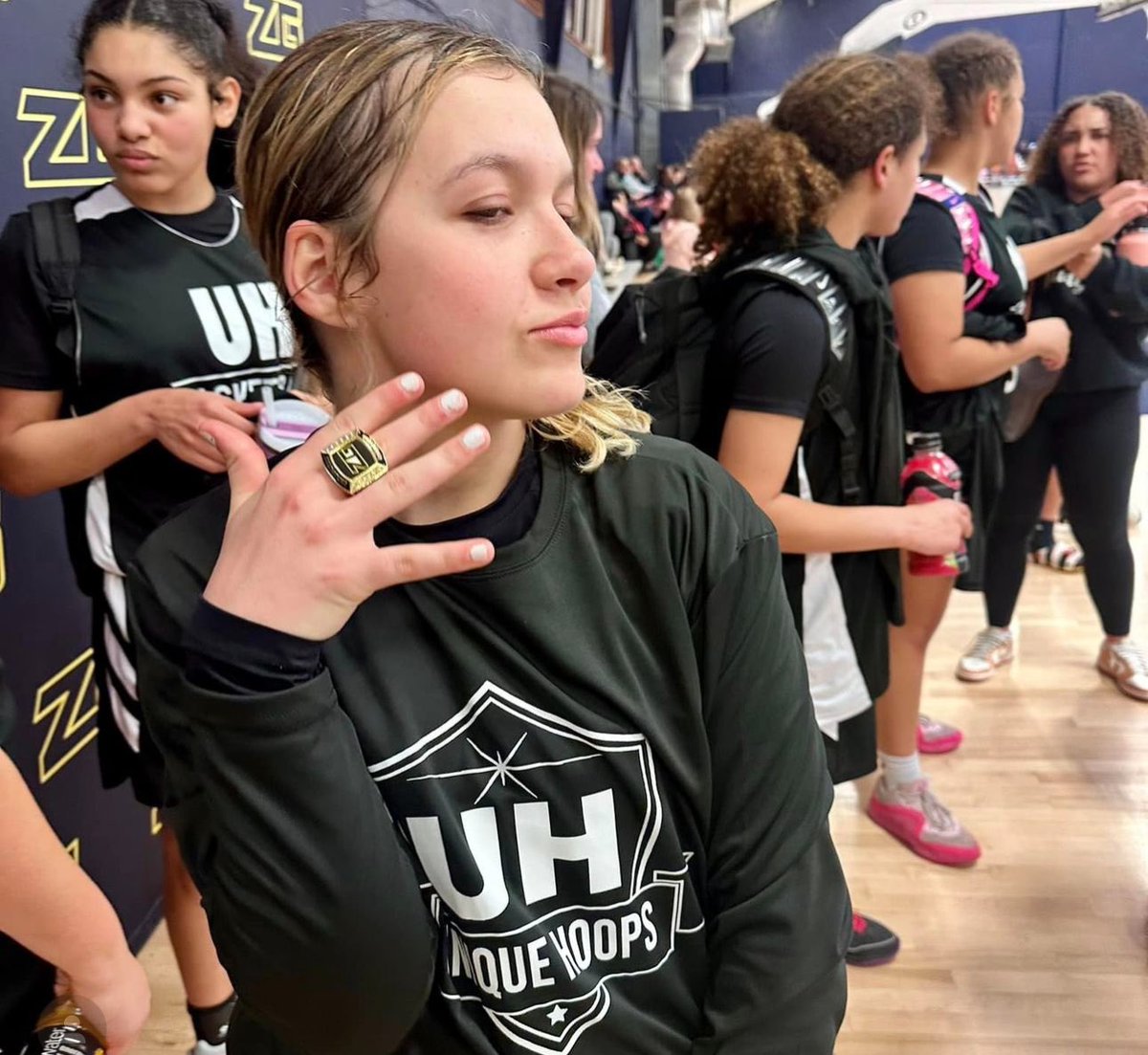 Let’s congratulate our 16U KOP Girls for winning the <a href="/zg_midatlantic/">Zero Gravity Mid-Atlantic</a> Ring of Champions (Richmond)! 🏆 They worked hard for it! Now it’s time to head back to the gym to put in more WORK!
#uhtravel #uniquehoopsbball