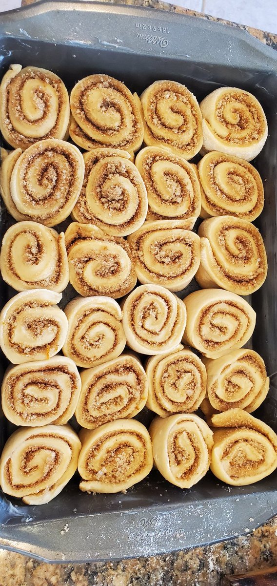 reginaoptavi's tweet photo. Making cinnamon rolls 😋 https://t.co/KH7DW4pyZ7
