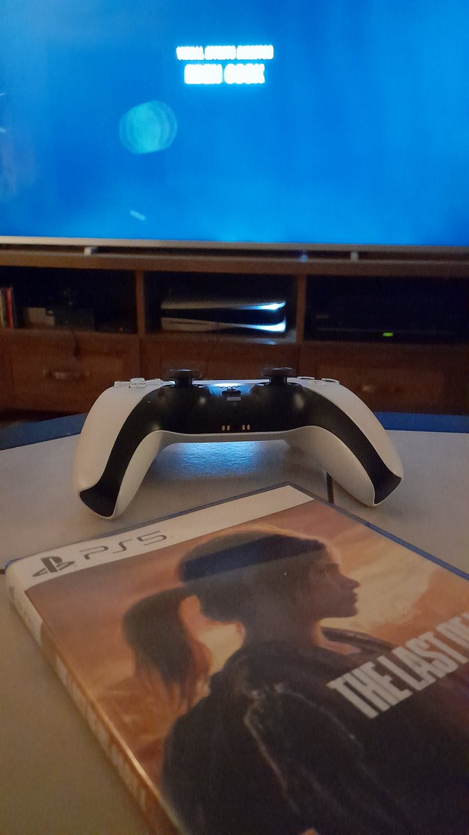 #GoodNightWorld! I just beat the extra chapter #LeftBehind of #TheLastOfUs, and it's a nice way to end my #weekend!
The #week started out pretty badly with the visit at the #hospital but it has ended on a good note. Now I feel #rejuvenated and ready to face a brand new week!