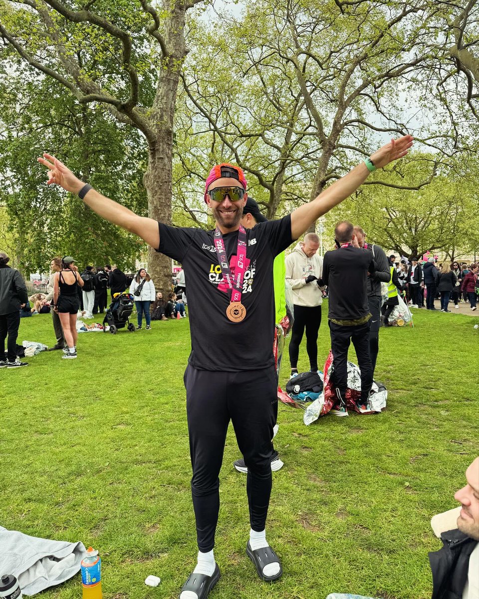 demi_v's tweet photo. 3hrs 22mins #LondonMarathon https://t.co/P0xr03eHkK