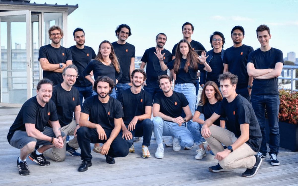 DEAD_IN_PARIS's tweet image. 3/7:Mistral&apos;s latest model, Mixtral 8x22B, is said to outperform Meta&apos;s Llama 2 70B in math and coding tests. Mixture-of-experts architecture FTW! #MixtralLLM #AIBenchmarks #TechCompetition