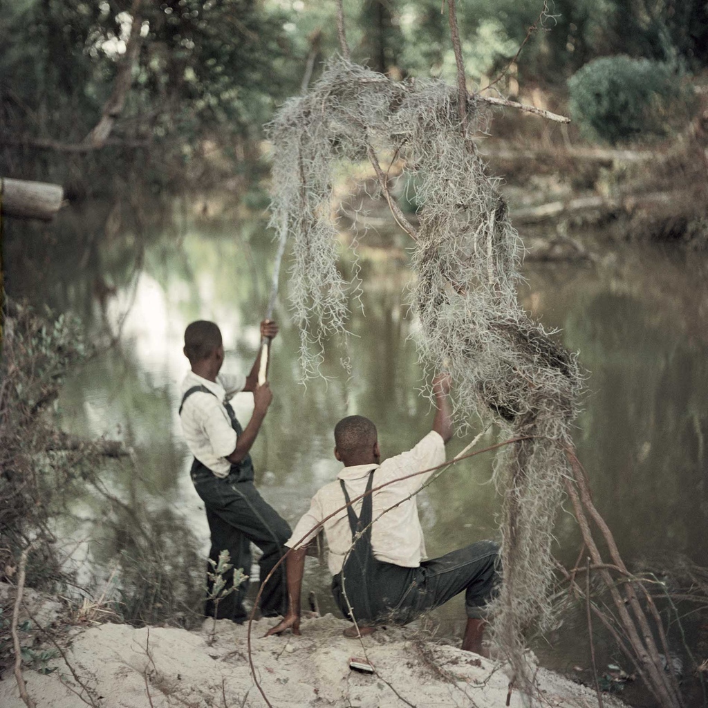 Untitled, Shady Grove, Alabama, 1956⁠
.⁠
.⁠
.⁠
#blackculture #blacklove #blackisbeautiful #socialjustice #freedom #endinjustice #speakup #speakout #blacklivesmatter #blm