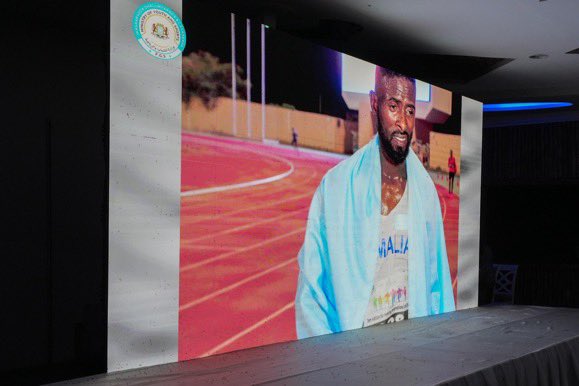 President @HassanSMohamud honored the country’s highest award for the sport to athlete Abdullahi Jama Mohamed for his outstanding performance  at the recent #13thAfricanGames in #Accra, where he won a silver medal in the 5000 meters. Abdullahi's dedication to representing his