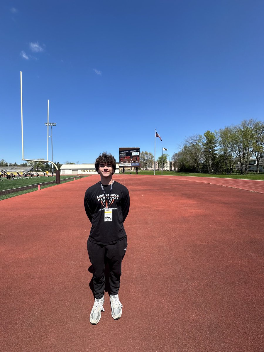 Thank you to <a href="/valpoufootball/">Valpo Football</a> for a great junior day! Cant wait to be out in the summer for a camp!@CoachJSmith91 <a href="/Coach_RJG/">RJ Ghilarducci</a> <a href="/LHSWildcatsFB/">Libertyville High School Football</a> <a href="/CoachDShack/">Danny Schaechter 🏝️🏈🐾</a> <a href="/PrepRedzoneIL/">Prep Redzone Illinois</a>