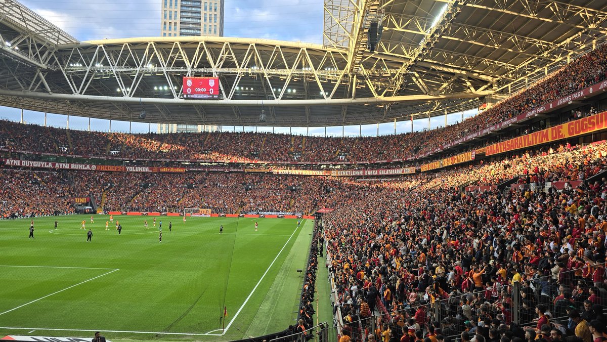 sulocux's tweet photo. @GalatasaraySK Şampiyonluk habercisi güneş.. https://t.co/GiYC35C1zP