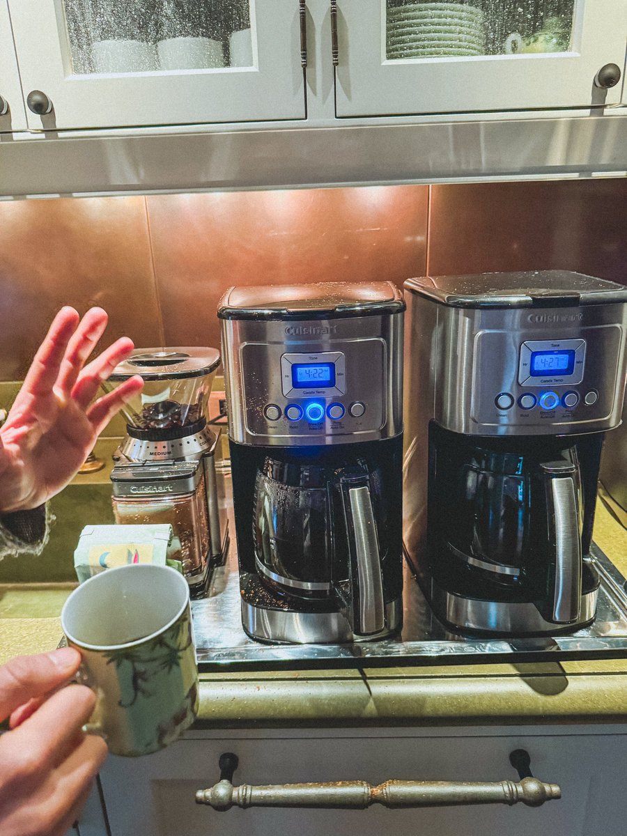 Back-to-back shows called for back-to-back coffee. Just don’t make the same mistake I did and set an auto-brew when the clocks are off 🙄 Brewing up a LIVE coast-to-coast #AmericanIdol tonight at 8ET/5PT & tomorrow at 8/7c!