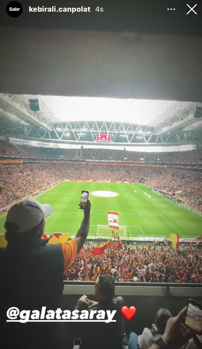 Galatasaray’ın yeni transferi genç gurbetçi Kebir Ali Canpolat, Galatasaray-Pendikspor maçını tribünden takip etti.