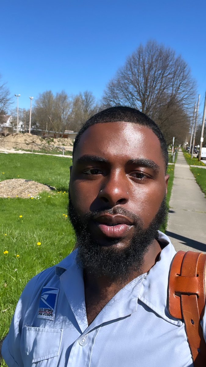 therealgucc__'s tweet photo. Yo favorite mail man 😏 https://t.co/IcqoXoLY4S