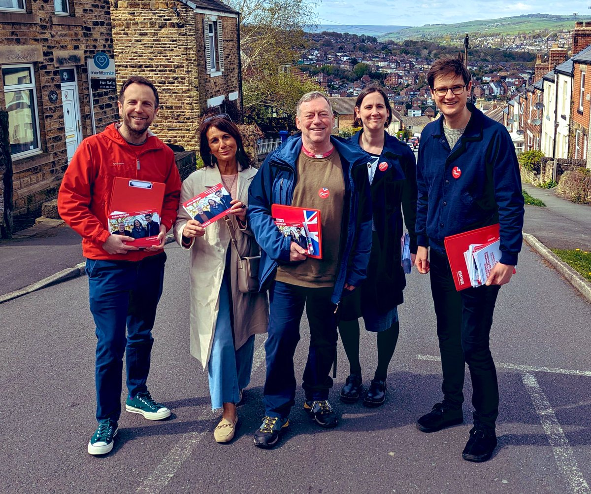 In Walkley and across the city we're reminding residents to return their postal votes 📮. With more Labour councillors like John Wright, @olivercoppard as SY’s Mayor, and @Abtisam_Mohamed as our next MP, we can achieve incredible things for Sheffield #LabourDoorstep 🌹