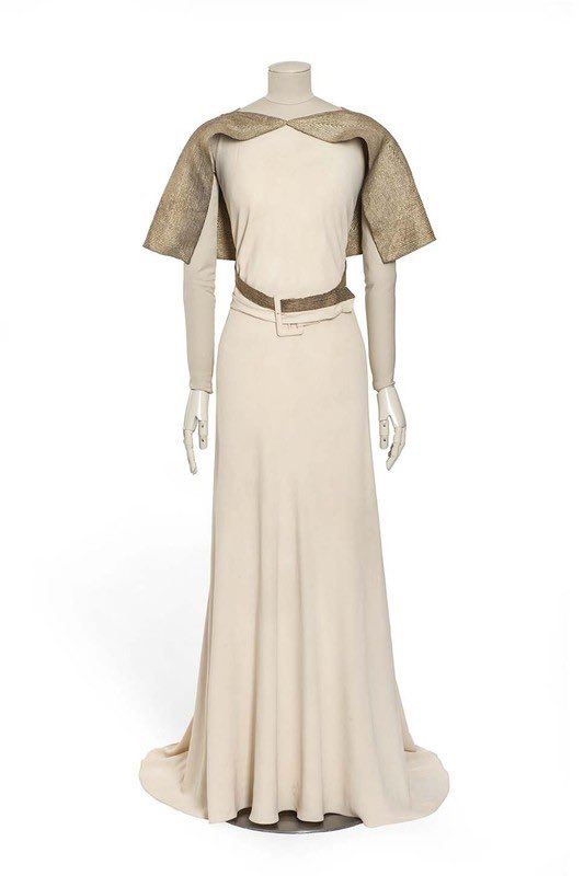 Jeanne #Lanvin designed this austere evening gown in 1934. The ivory crepe is all innocence whilst the lamé shoulder cape and belt hints at something exciting ahead @madparisfr #fashionhistory