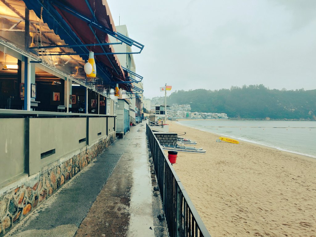 BlueBird_003's tweet photo. 香港の離島的扱いの長州【Cheung Chau】へ、生憎の雨でしたが中環5番フェリー乗り場から約40〜50分程で到着。スポーツコース【ウォーキング可能】もあり晴れてたら愉しめそう。また晴れた日にリベンジゆよう。
#香港
#香港離島
#長州島 https://t.co/CV6scOzW4S