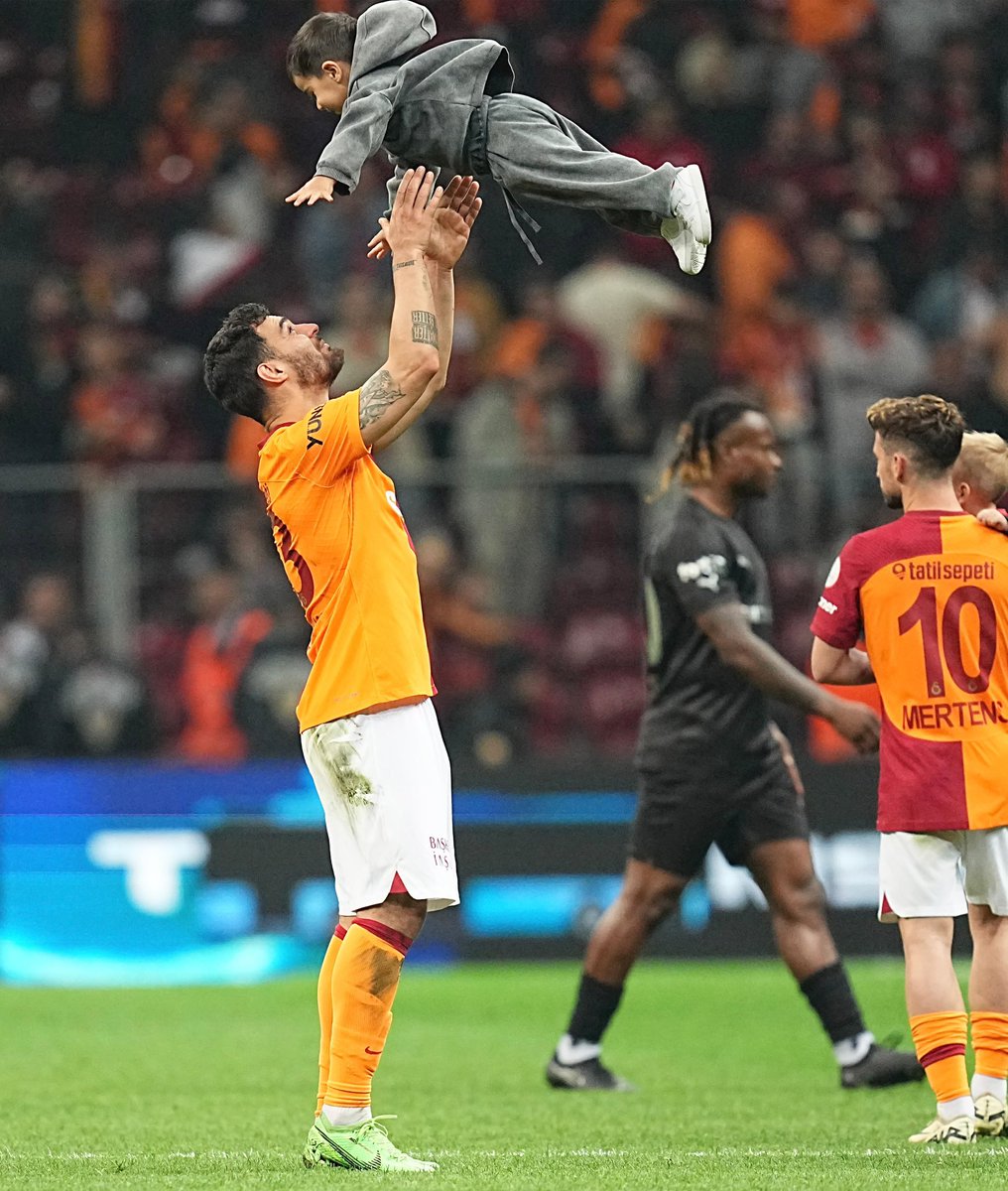 🦁 İyi geceler #Galatasaray ailesi! 🌃