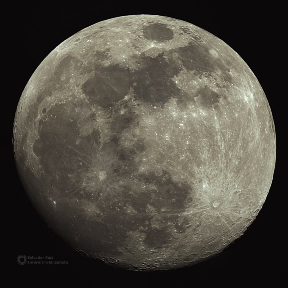 La #Luna esta noche, iluminada un 96 %. Buenas noches y buena guardia. 🏥 🚑 😷 💉 #Astrophotography #cielosESA #astrophoto #moon