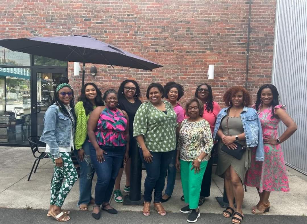 chapelhillaka's tweet photo. Mu Omicron Omega Generation NEXT Committee dining together for a Sisterhood
brunch at Lula &amp; Sadie’s. @generationnext1908
#GenNEXT1908
#GenNEXTBrunch
#GenerationNext1908 #aka1908 #strengtheningoursisterhood https://t.co/0lJLRzHe9v