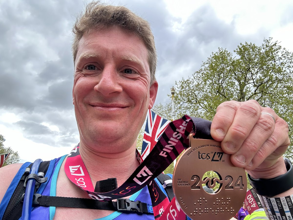 justgiving.com/page/ashleymar… 4hrs 9mins and £21,335 raised so far for @GOSHCharity @GreatOrmondSt. THANK YOU all for your generosity. Another special day at the @LondonMarathon 🏃🥰
