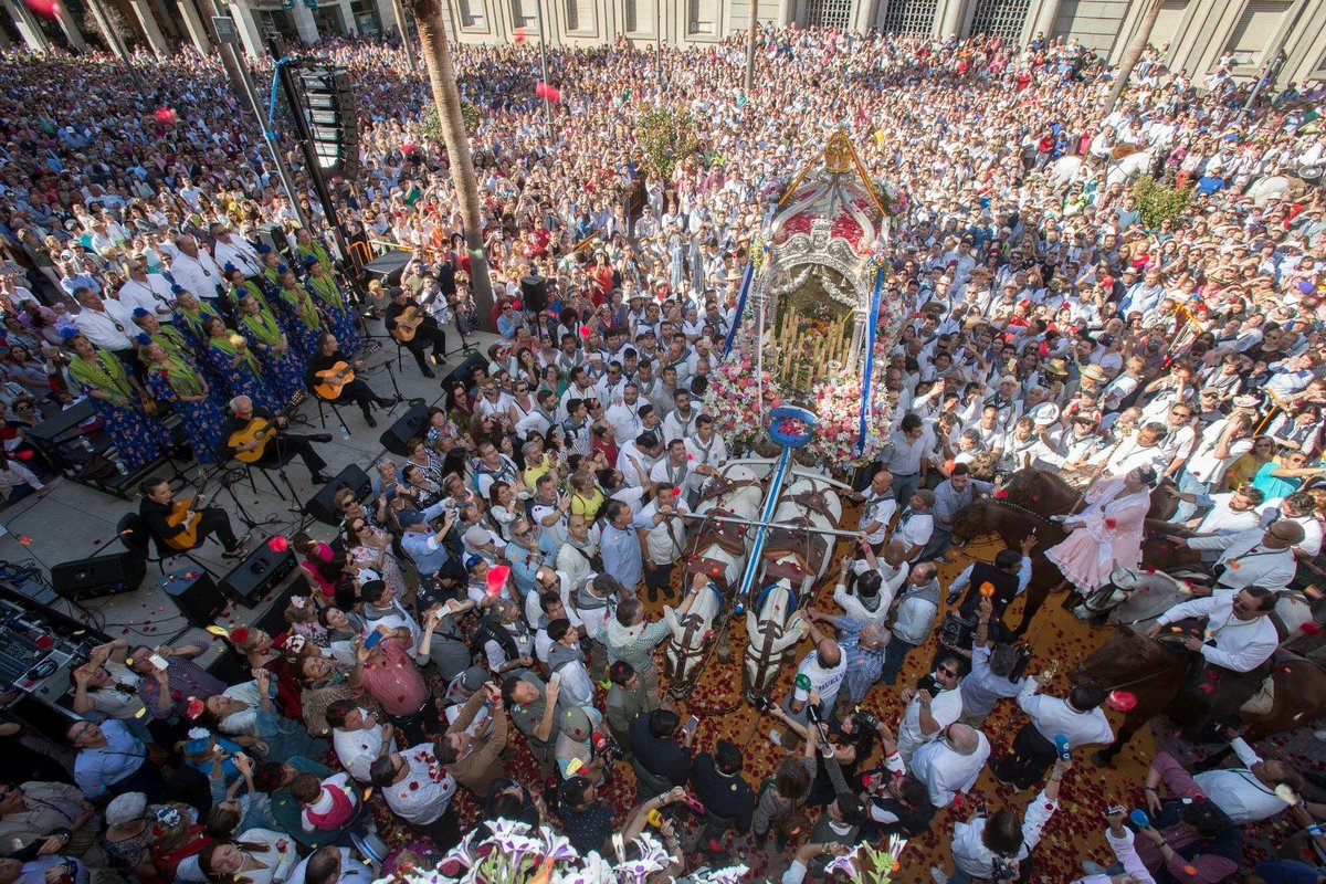 -Sevillanos diciendo que el Rocío sería una basura sin ellos

La hermandad de Huelva en corto: