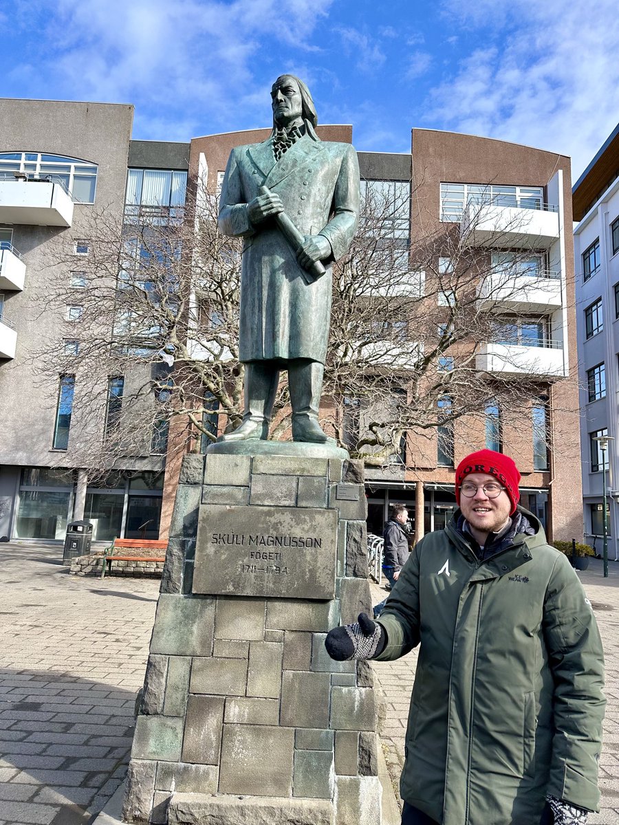 jvanhKY's tweet photo. Wonder guide, Tómas, explains how the Skúli Magnusson statue celebrates 100 years of free trade in Iceland on a ⁦@ViaturTravel⁩ walking tour of Reykjavik. Best tour, best guide. ⁦@Tripadvisor⁩ https://t.co/OmYL7A2CXh