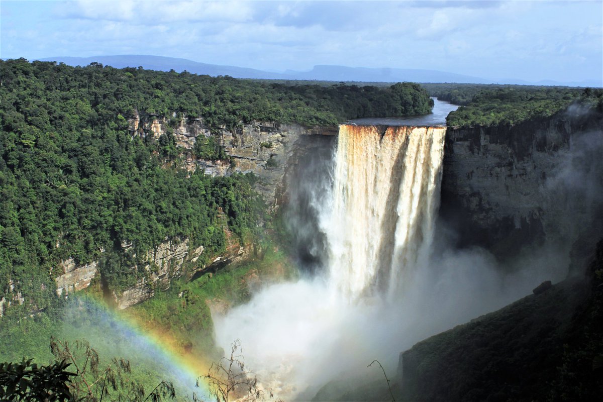 AtlasTravelLAT's tweet photo. 🇬🇾  Kaieteur Falls tour with @wildcoastguyana

With a vertical drop of 741 feet, the Kaieteur Falls, in Guyana, are among the world’s largest single-drop waterfalls.

Lear more at https://t.co/po34Q3uIS3

#atlasadventuretravel #wildernessexplorers #kaieteurfalls https://t.co/QRNjBqRp7L