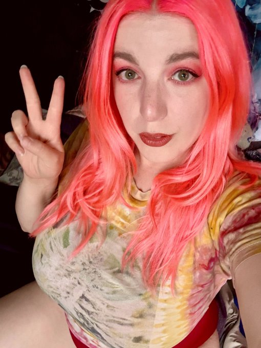 confession: i cammed a little bit yesterday but also got very high and ate a lot of junk and passed out