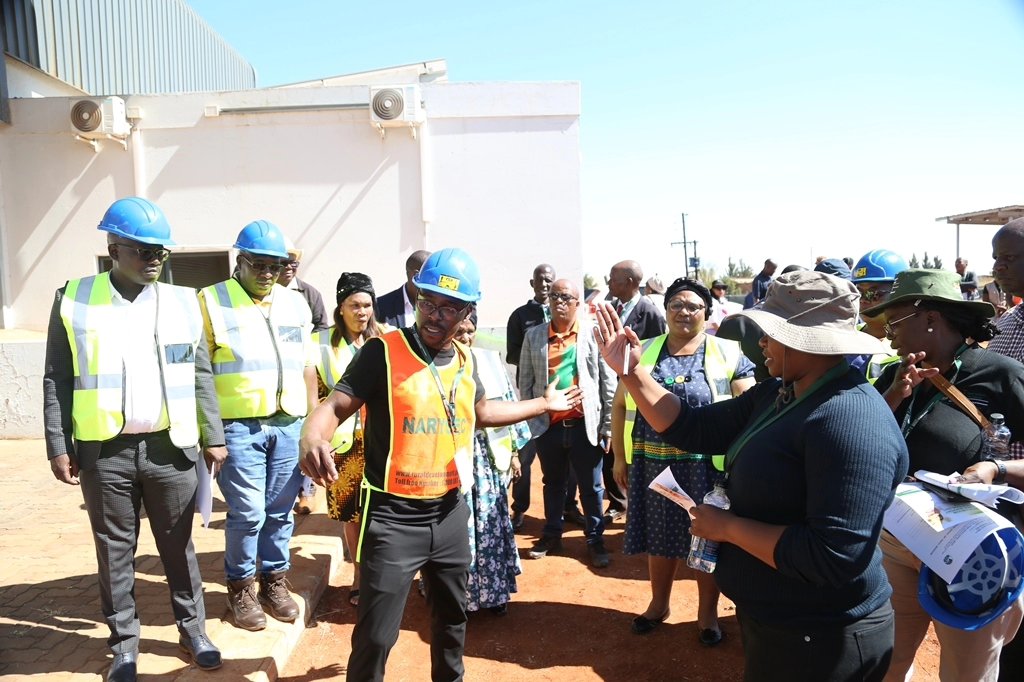 [In Pictures 📸] Vleeschboom Farmer Production Support Unit handover ceremony taking place at Vleeschboom Village under the Sekhukhune District Municipality in Limpopo. #DALRRDatwork #CapacityBuilding #RuralDevelopment #EmasiminiSobonana @GCISMedia @GovernmentZA