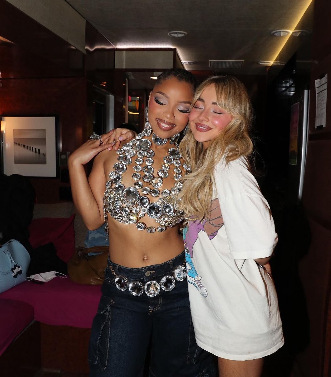 Sabrina Carpenter and Chlöe 🤍 #Coachella