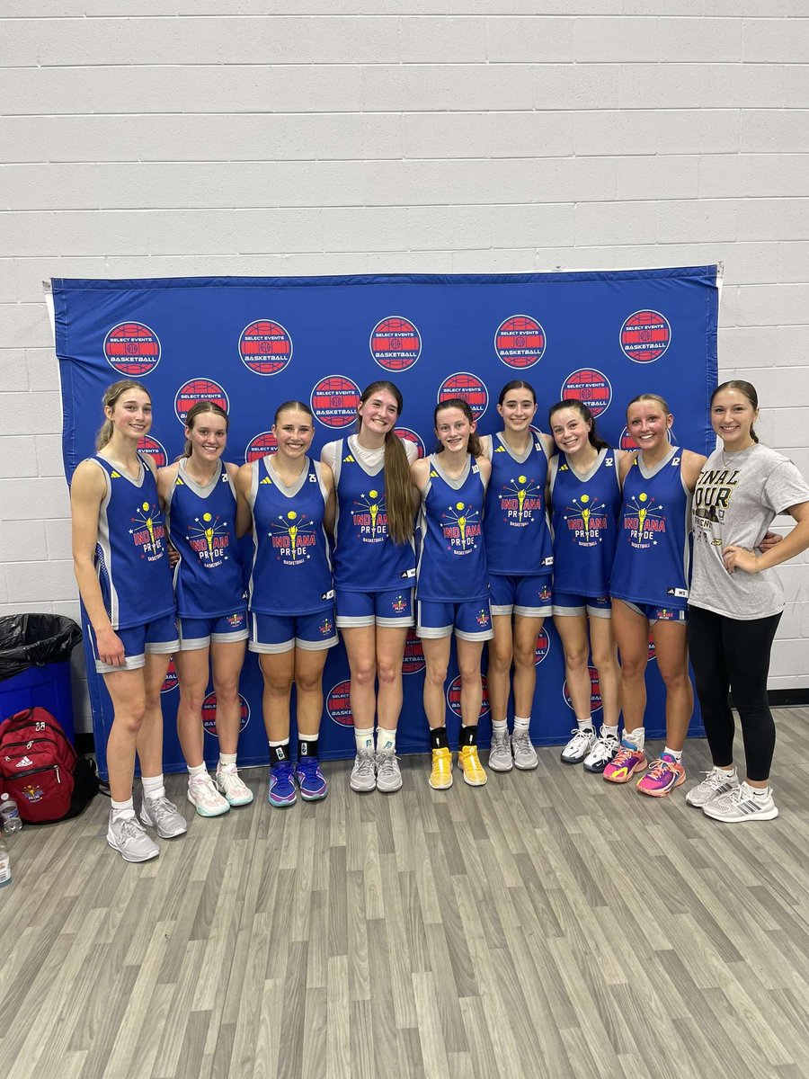 Great weekend with this team at The Clash going 4-0!!! @aubreyfrank0 @_Emma_Simpson_ @McclellanM73252 @raegan_ramsay @MadiAllen2022 @kenziet25 @lydia_wright32 @sammy__clark @InPrideAttack