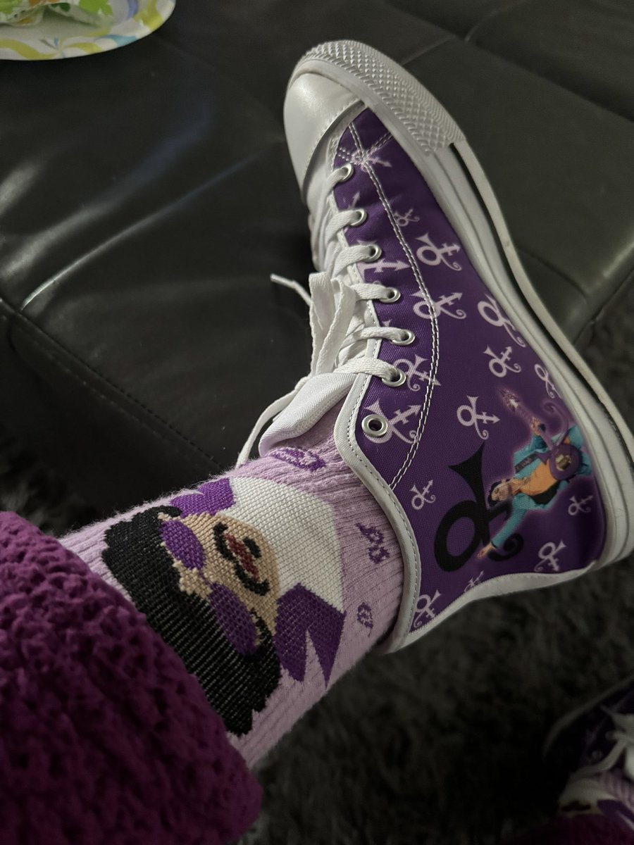 Cathyb44's tweet photo. @PrincePartyUK #rememberingPrince #Prince4Ever
Got my sneakers, socks, shirt & coffee in my mugs this weekend. #ImissPrince https://t.co/Nt9mZiabwG