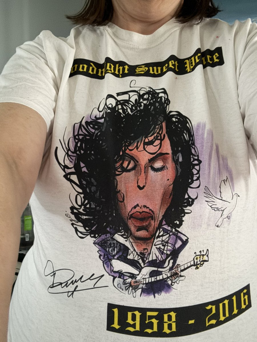 Cathyb44's tweet photo. @PrincePartyUK #rememberingPrince #Prince4Ever
Got my sneakers, socks, shirt & coffee in my mugs this weekend. #ImissPrince https://t.co/Nt9mZiabwG