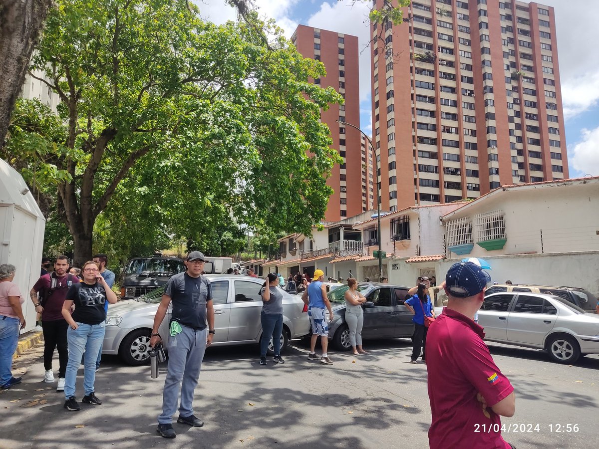 yliseth1973's tweet photo. @corpoelec@redpaloverdeProtesta palo verde calle 10 queremos luz. Ya 8 días sin solución tenemos derechos https://t.co/aPkDVcWzqA